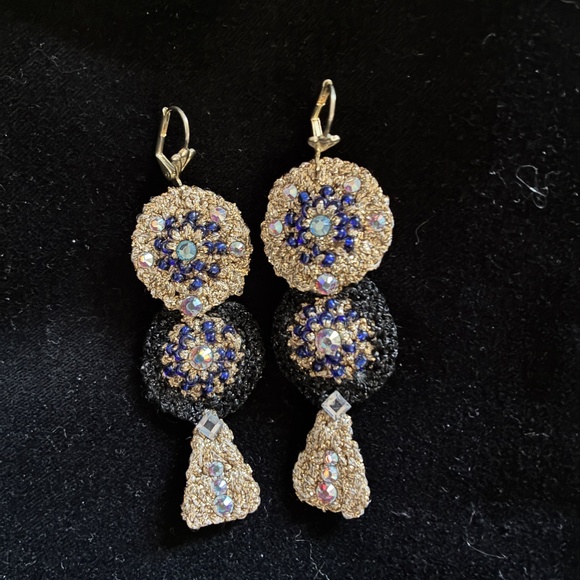 Black and gold crochet earrings - Picture 2 of 3